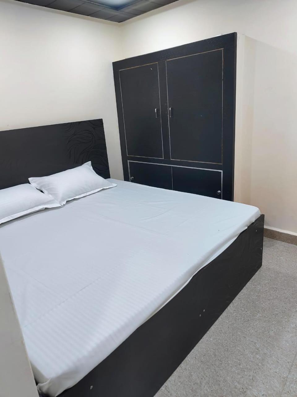 Hotel Crystal Dreams Mathura Dış mekan fotoğraf